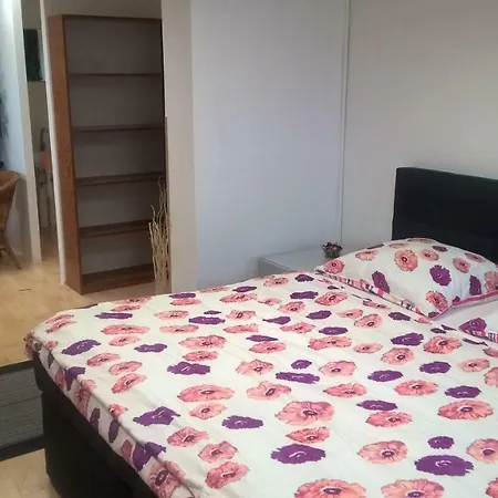 Relax Centrum בית הארחה